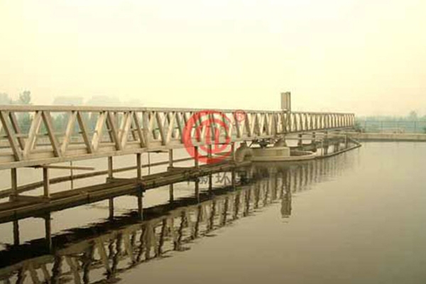 周邊傳動吸泥機